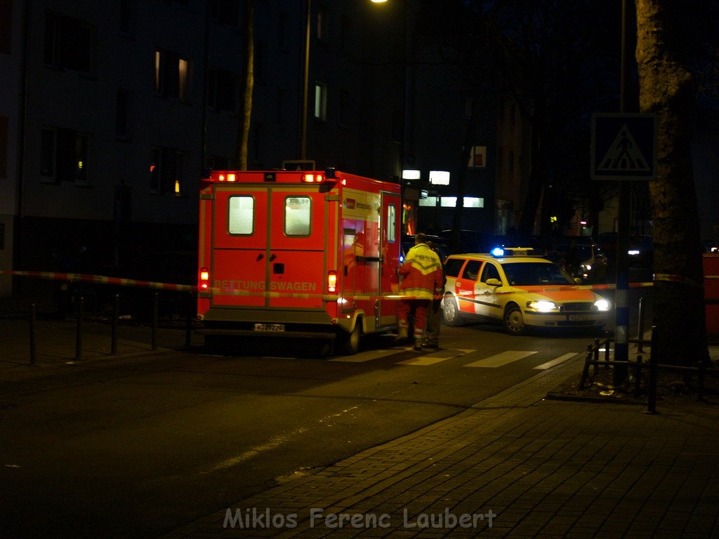 Mann fiel aus Fenster Koeln Hoehenberg OranienstrP03.JPG